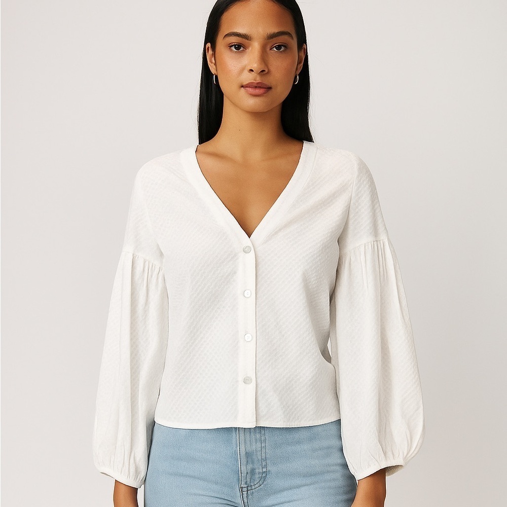 Alexis White Textured Button-Down Blouse – Size‎ M